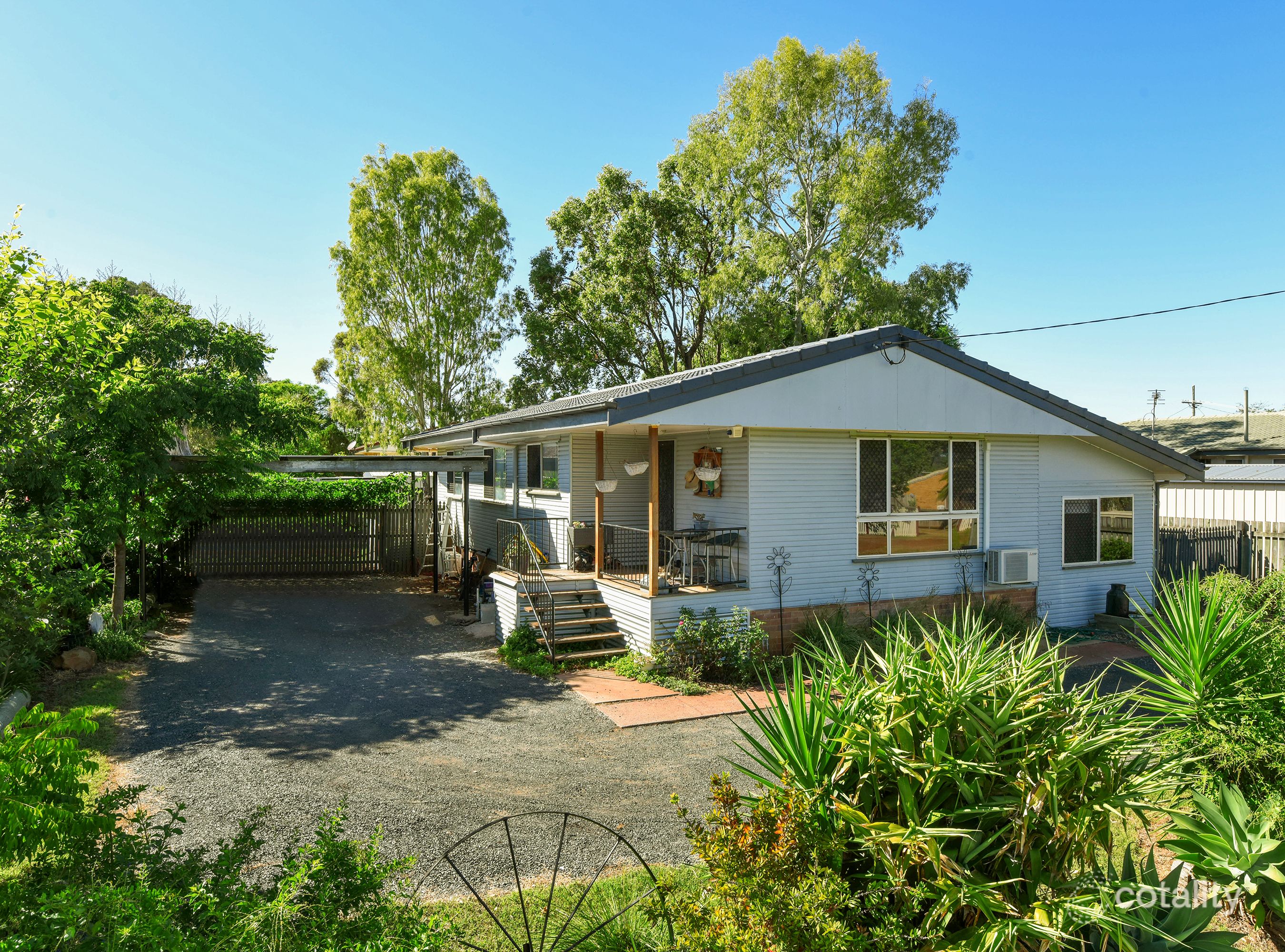 24 Milligan St, Oakey, QLD 4401