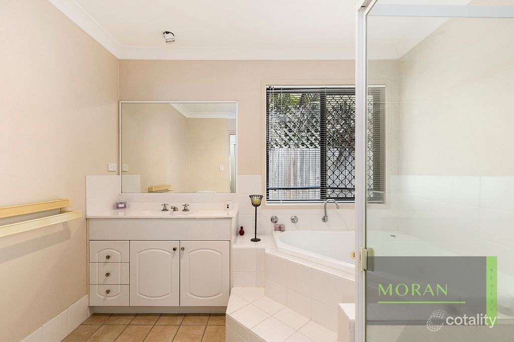 6 Crestbrook Glen, Molendinar, QLD 4214