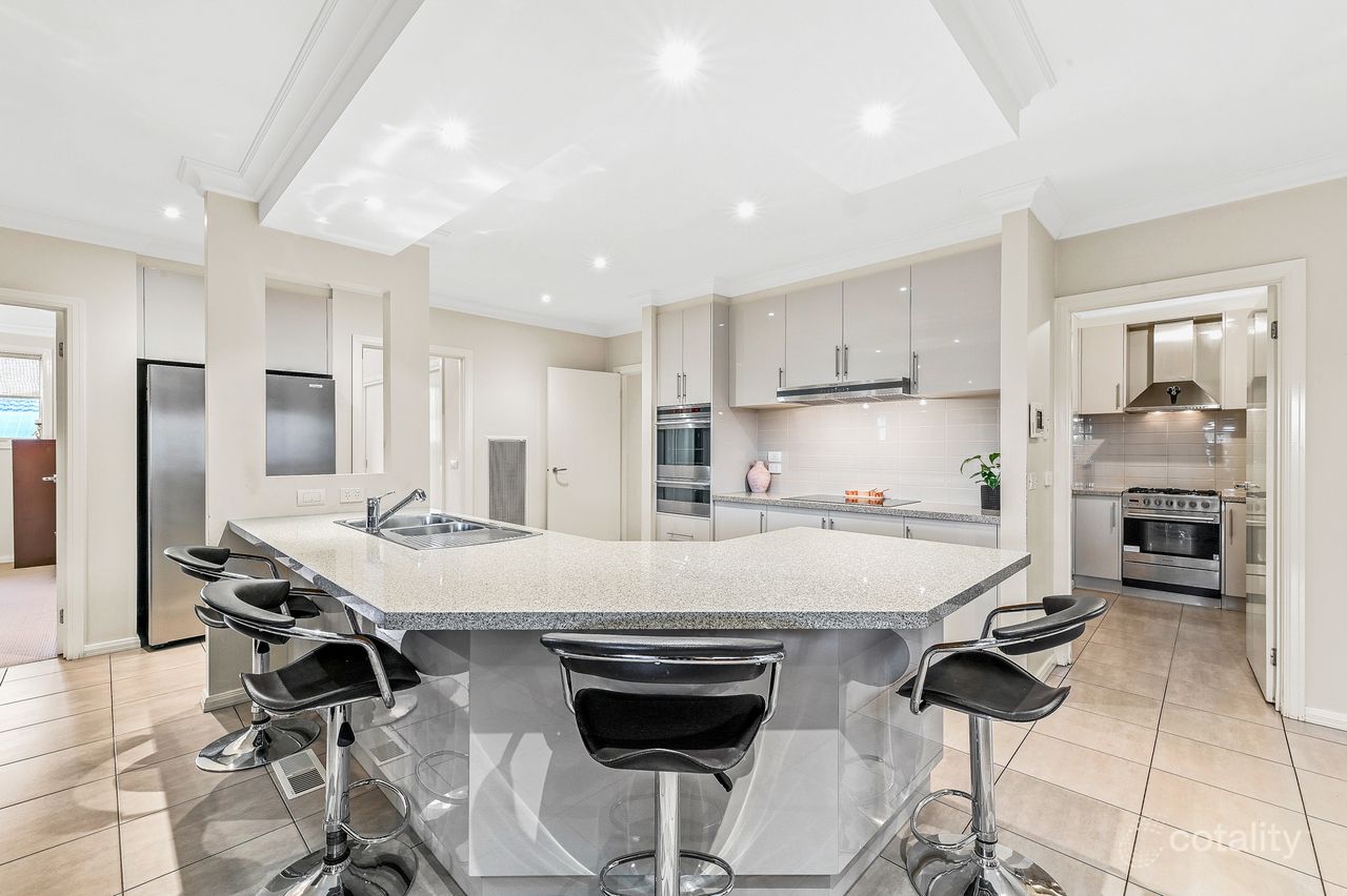 25 Sheldon Dr, Berwick, VIC 3806