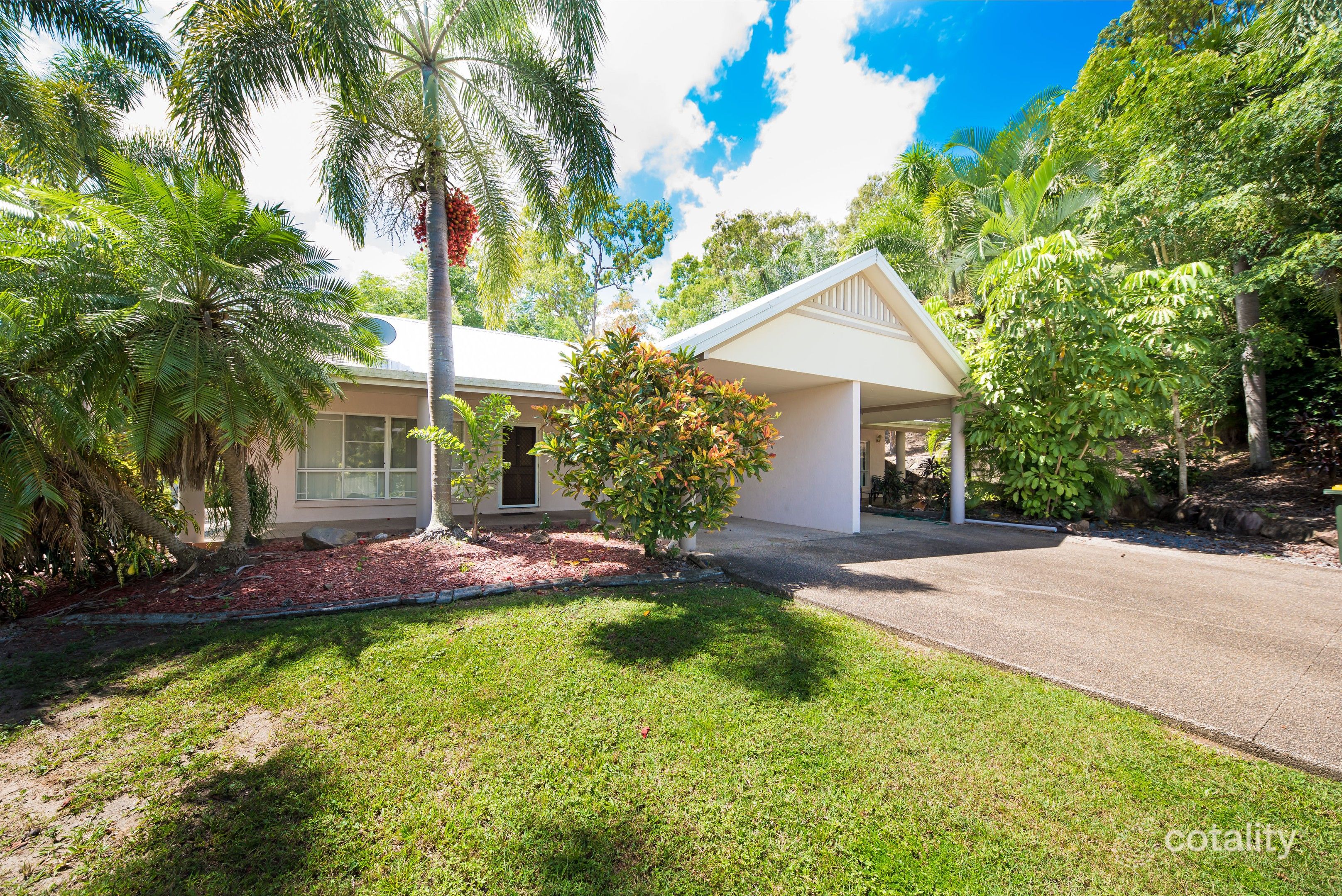2/6 Duell Rd, Cannonvale, QLD 4802