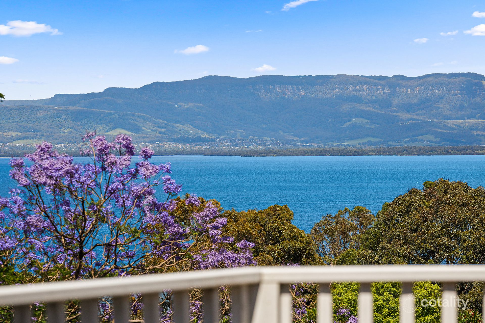 32 Buena Vista Ave, Lake Heights, NSW 2502