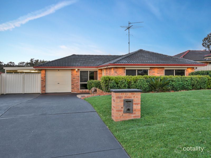 11 Carbasse Cres, St Helens Park, NSW 2560