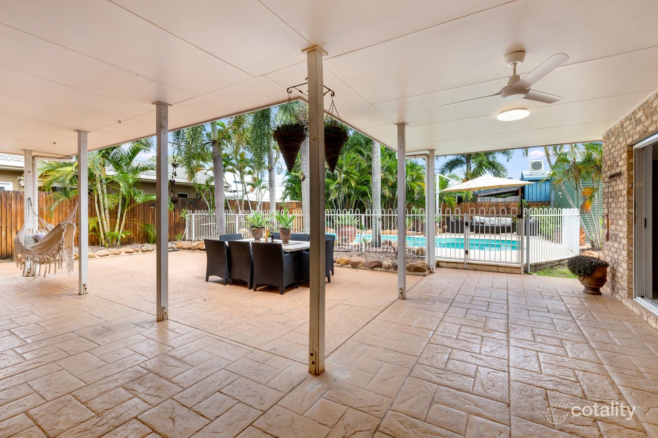 8 Anglers Pde, Blacks Beach, QLD 4740