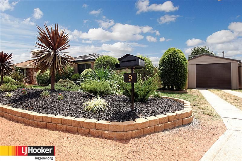 9 Collyburl Cres, Isabella Plains, ACT 2905