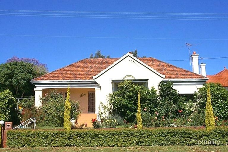 5 Melrose Cres, Menora, WA 6050