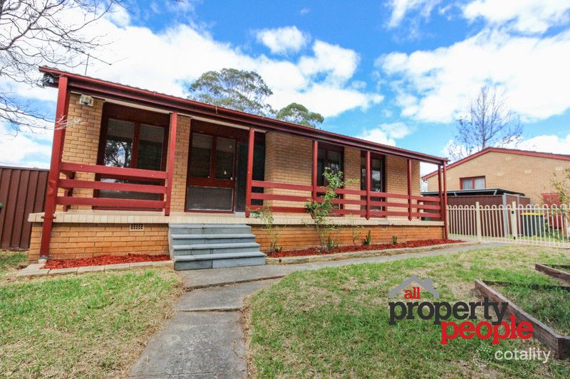 2 Boree Pl, Macquarie Fields, NSW 2564