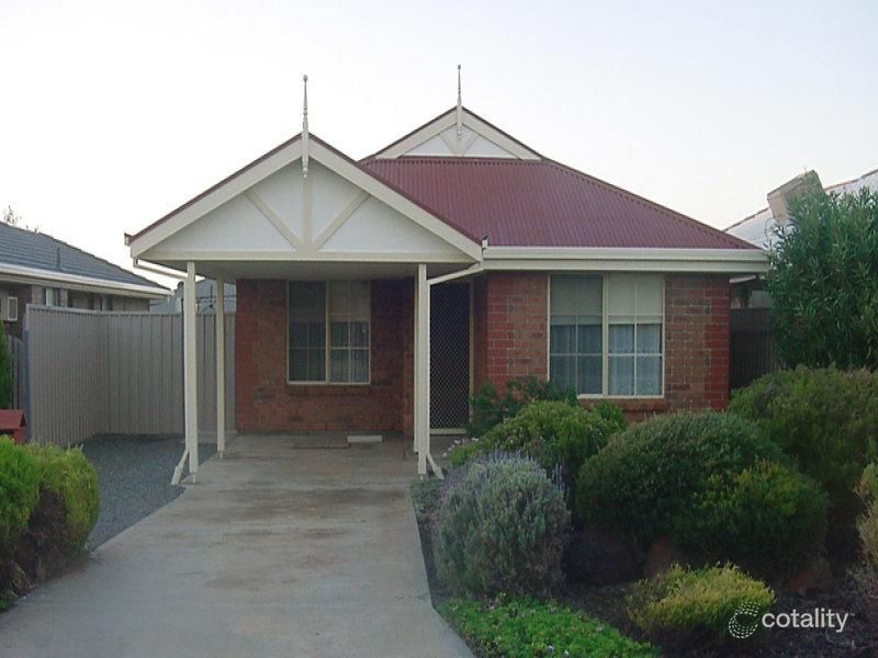 8b Meadfoot Cl, Moana, SA 5169