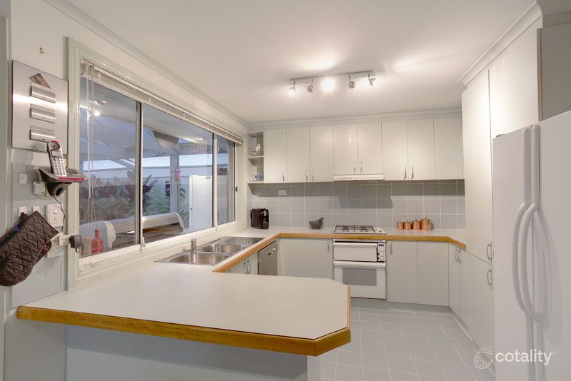2/37 Thornhill Dr, Keilor Downs, VIC 3038