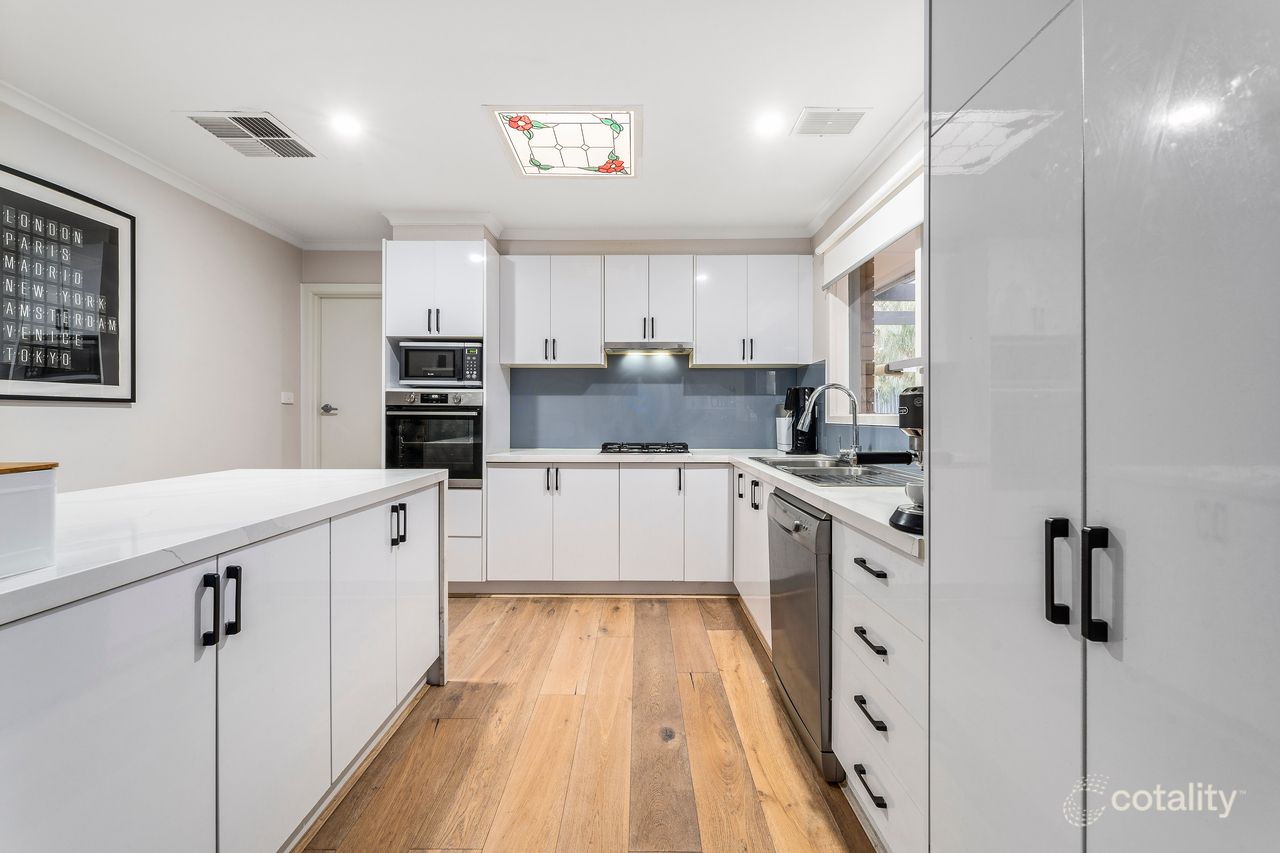 102 Eastfield Rd, Croydon South, VIC 3136