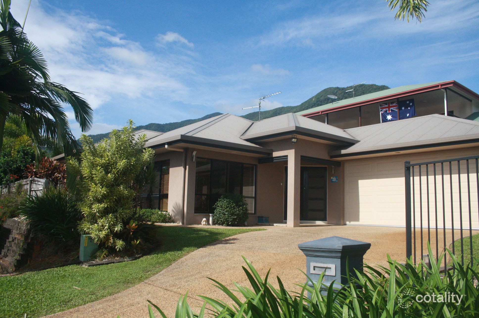28 Regent Ave, Redlynch, QLD 4870