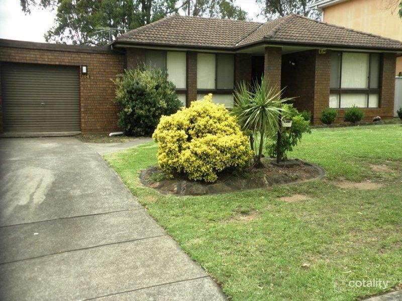 104 Harrow Rd, Glenfield, NSW 2167