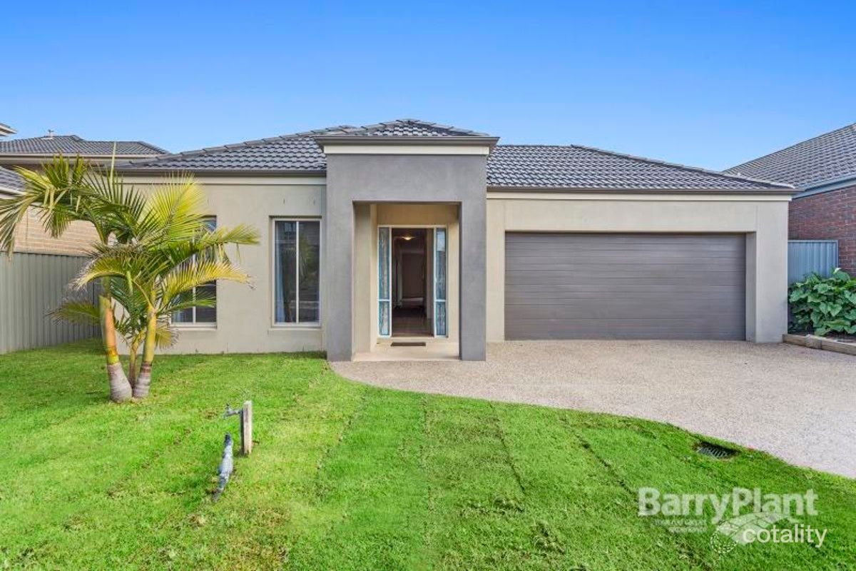 6 Petrel Cct, Pakenham, VIC 3810