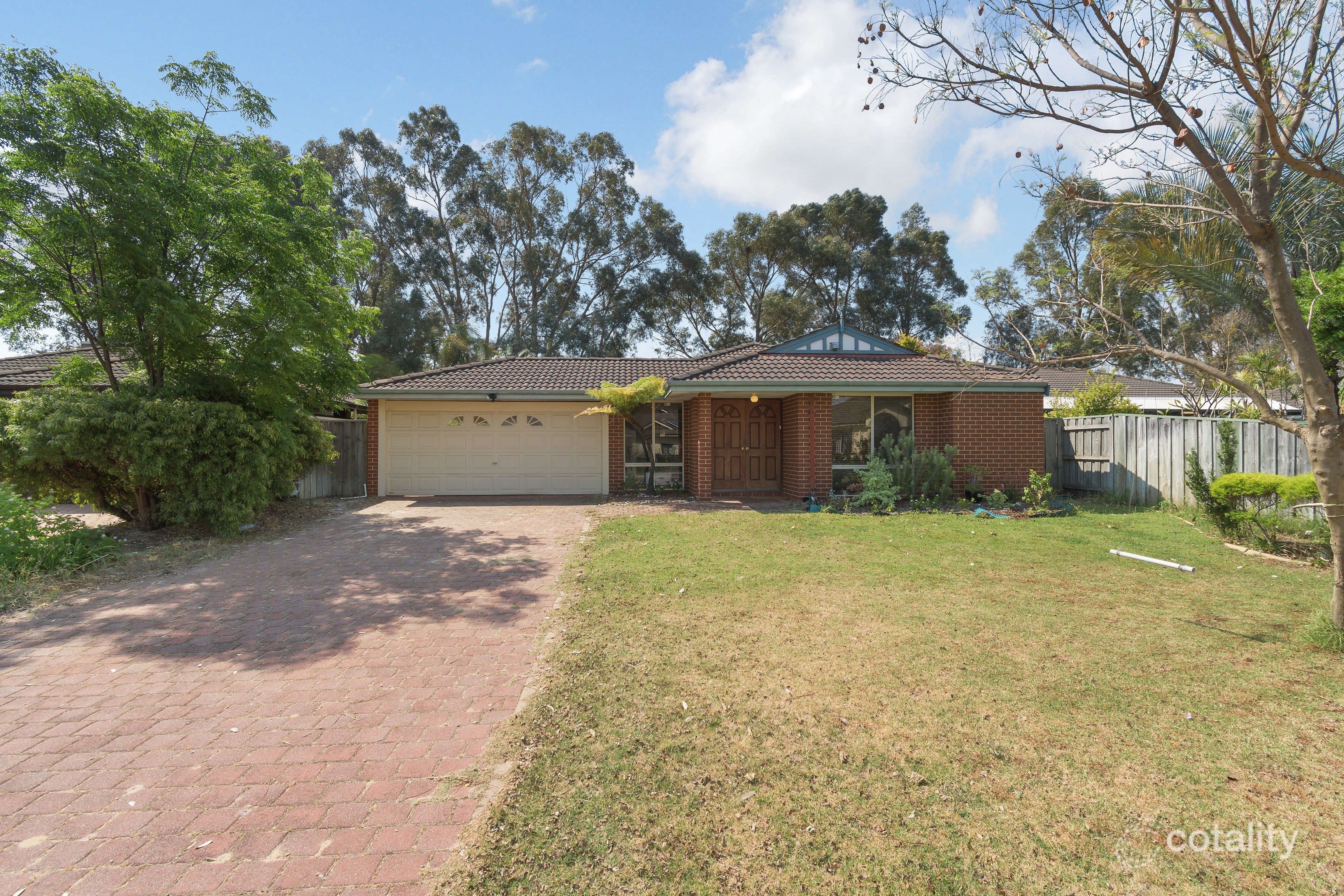 32 Woodhouse Cct, Canning Vale, WA 6155