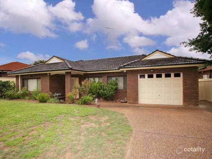 33 Bowerbird Cres, St Clair, NSW 2759