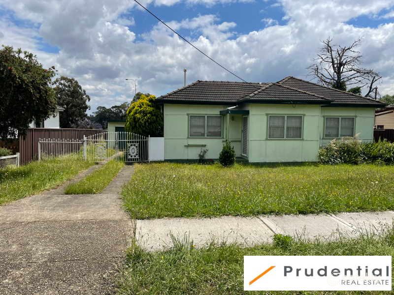 30 Dan St, Campbelltown, NSW 2560
