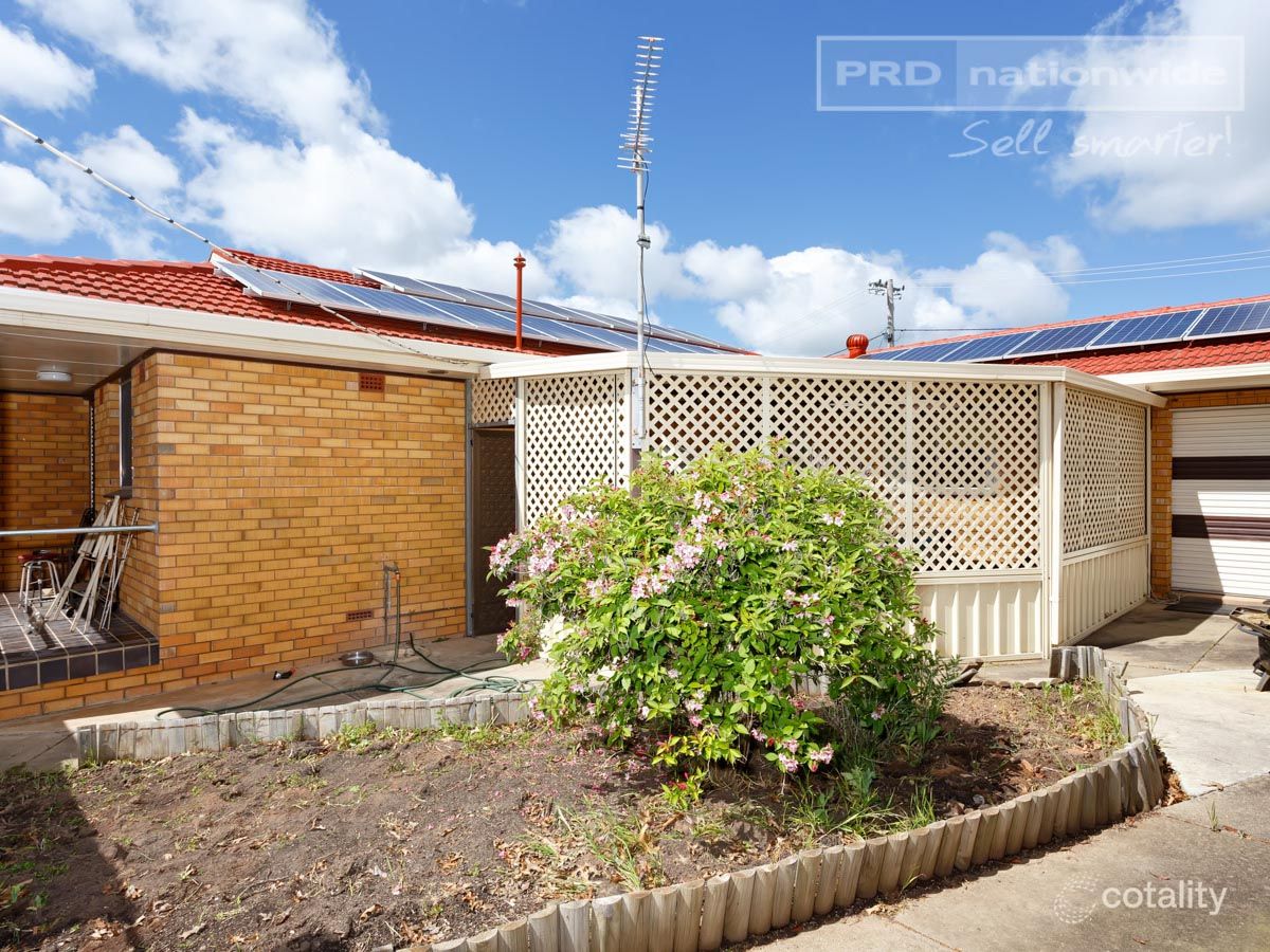 15 Jacaranda Dr, Lake Albert, NSW 2650