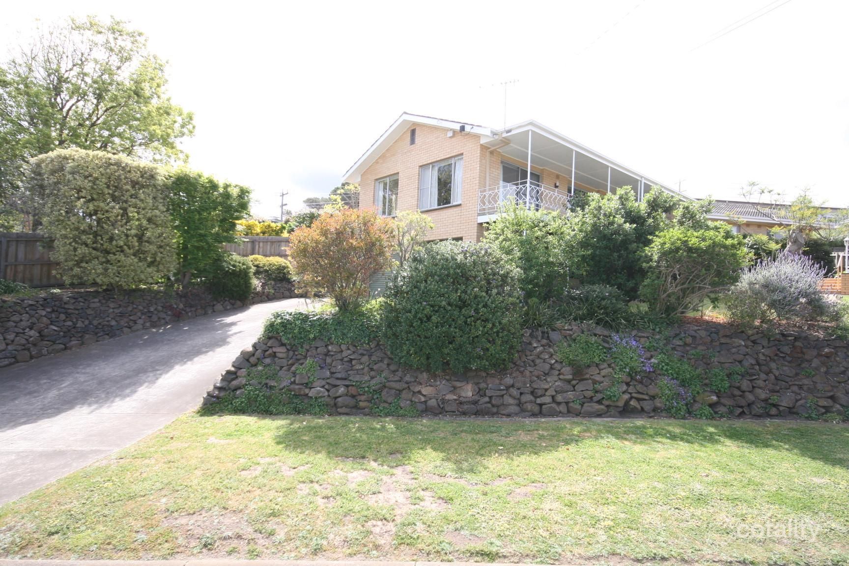 2 Culzean Cres, Highton, VIC 3216