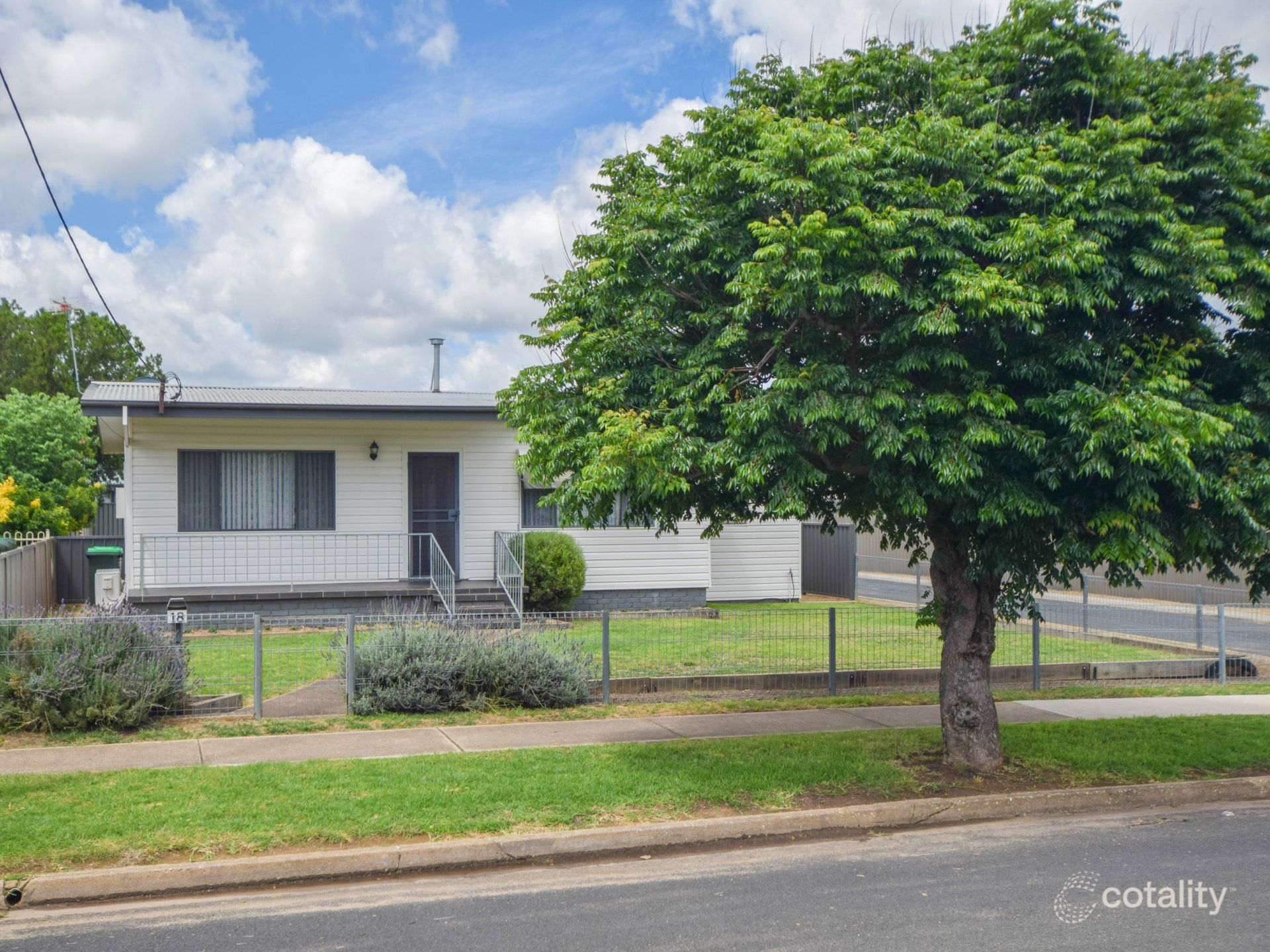 18 Gordon St, Young, NSW 2594