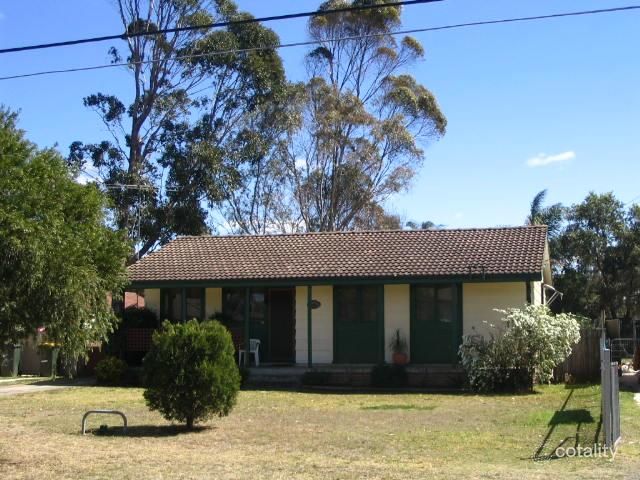 37 Sandakan Cres, Lethbridge Park, NSW 2770