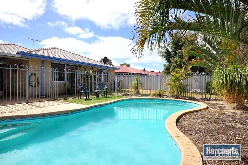 8 St Stephens Cres, Tapping, WA 6065