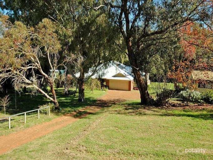 135 Gibbs Rd, Nowergup, WA 6032