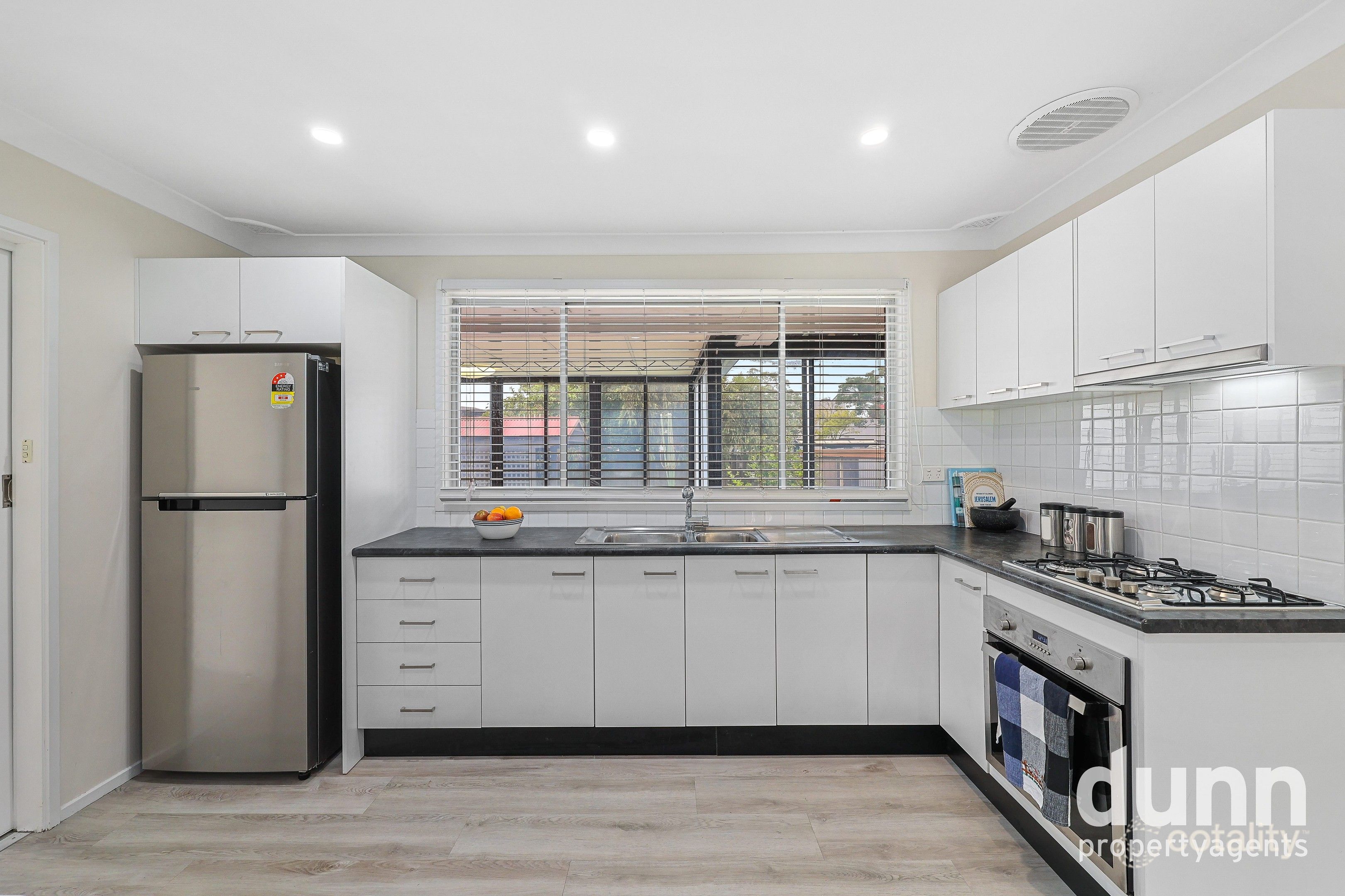 6 Ironbark Ave, Casula, NSW 2170