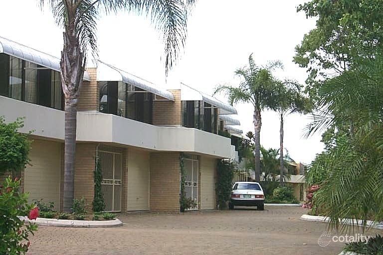 4/52 Hooker Bvd, Mermaid Waters, QLD 4218