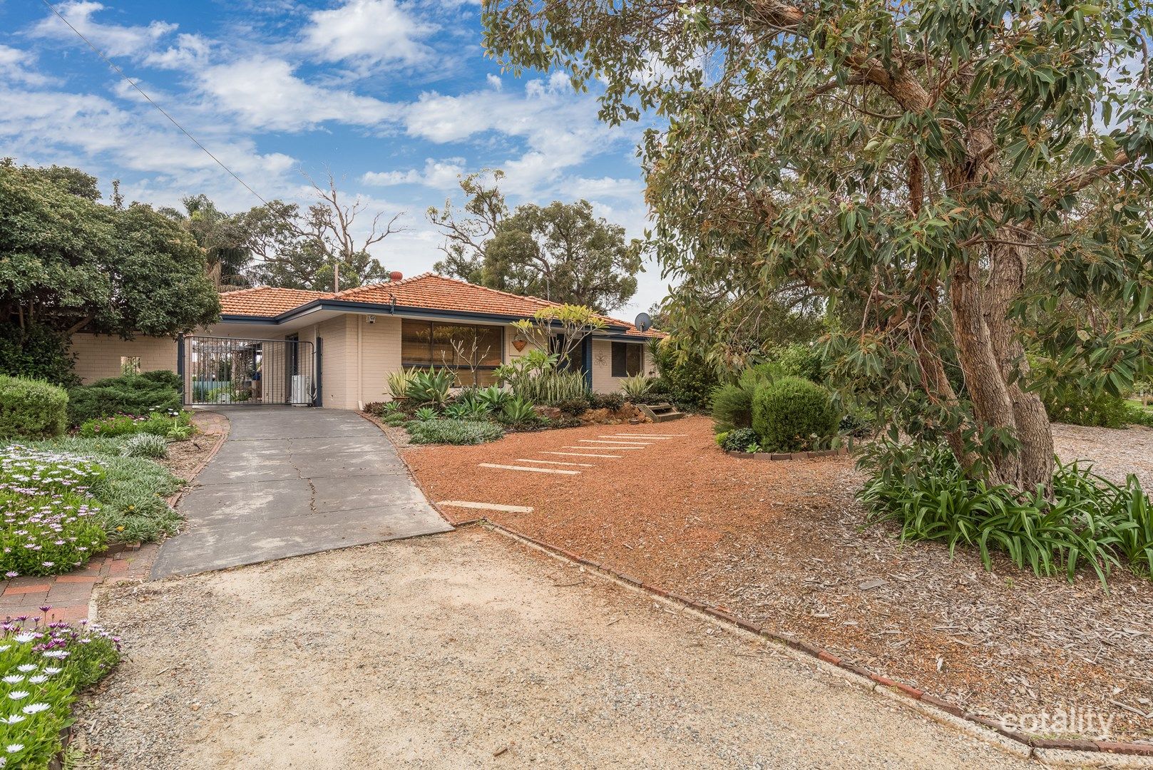 12 Meloway Dr, Maida Vale, WA 6057