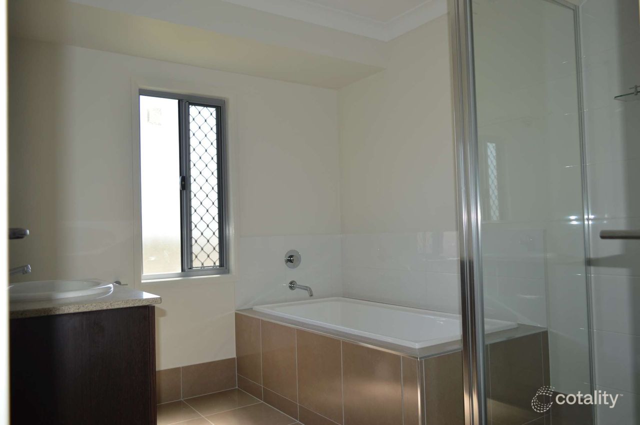 1/6 Marblewood Cct, Mount Low, QLD 4818