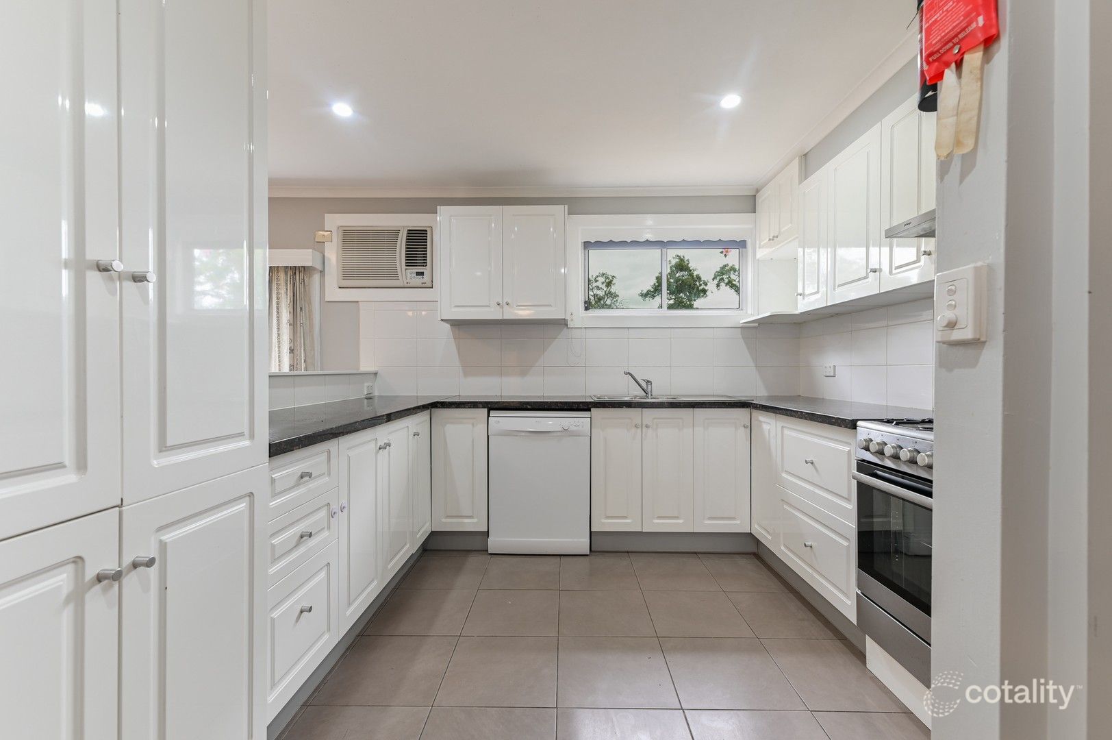 24 Melton Gr, Croydon, VIC 3136