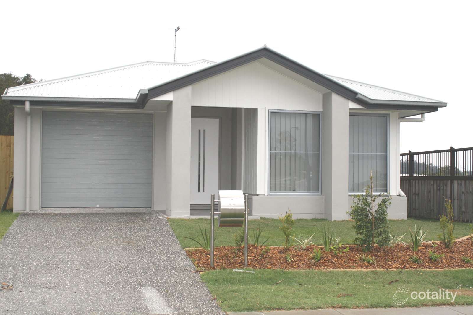 27 Cordeaux Cres, Redbank Plains, QLD 4301