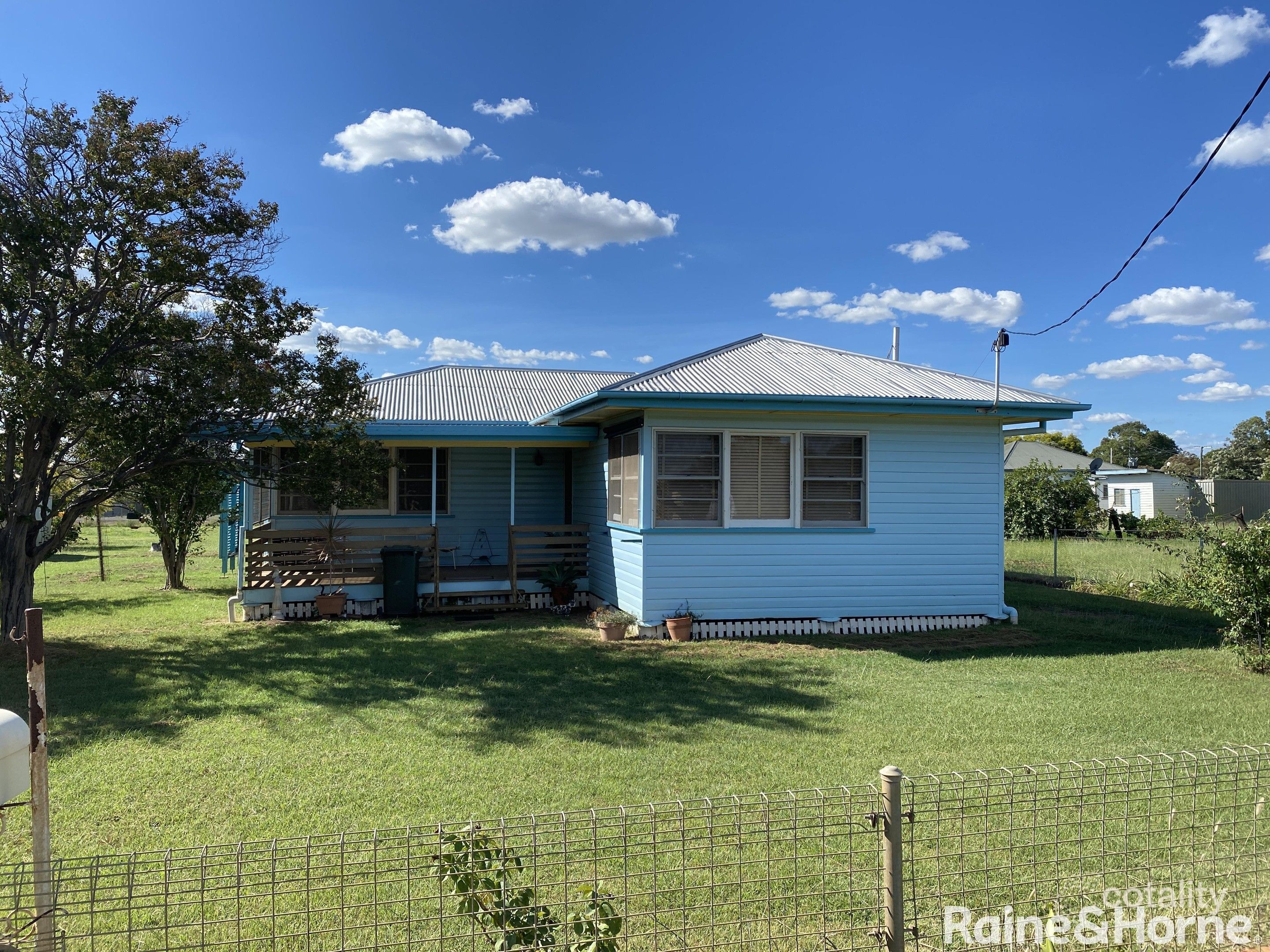 91 Ivan St, Surat, QLD 4417