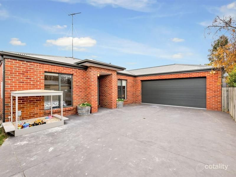 2/13 Charlotte Ave, Newcomb, VIC 3219