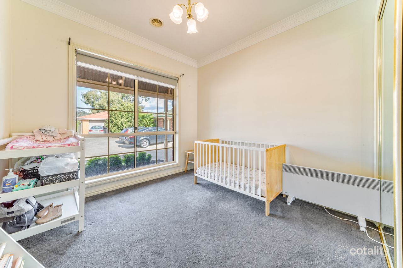 9 Kate Cl, Kennington, VIC 3550