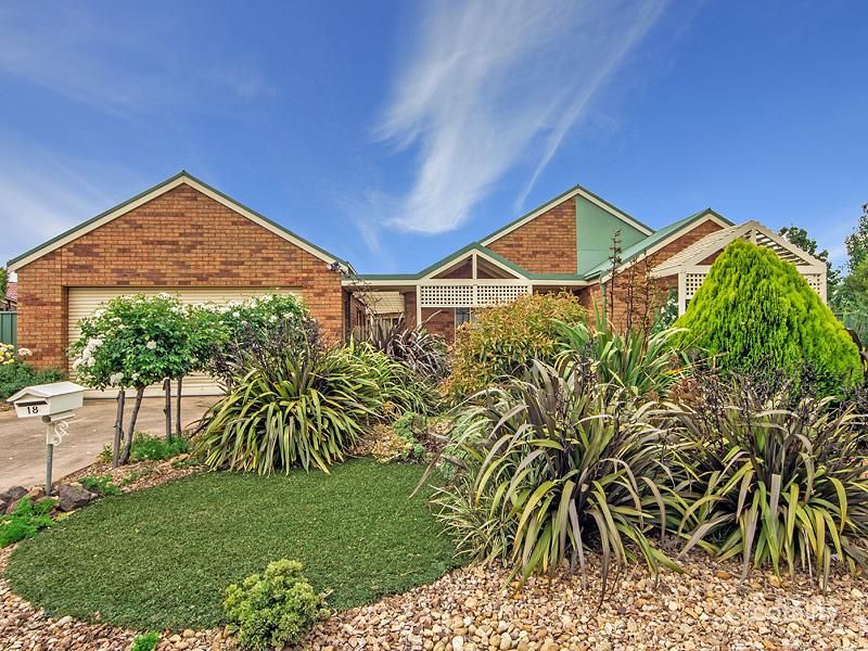 18 Oaktree Ave, Wyndham Vale, VIC 3024