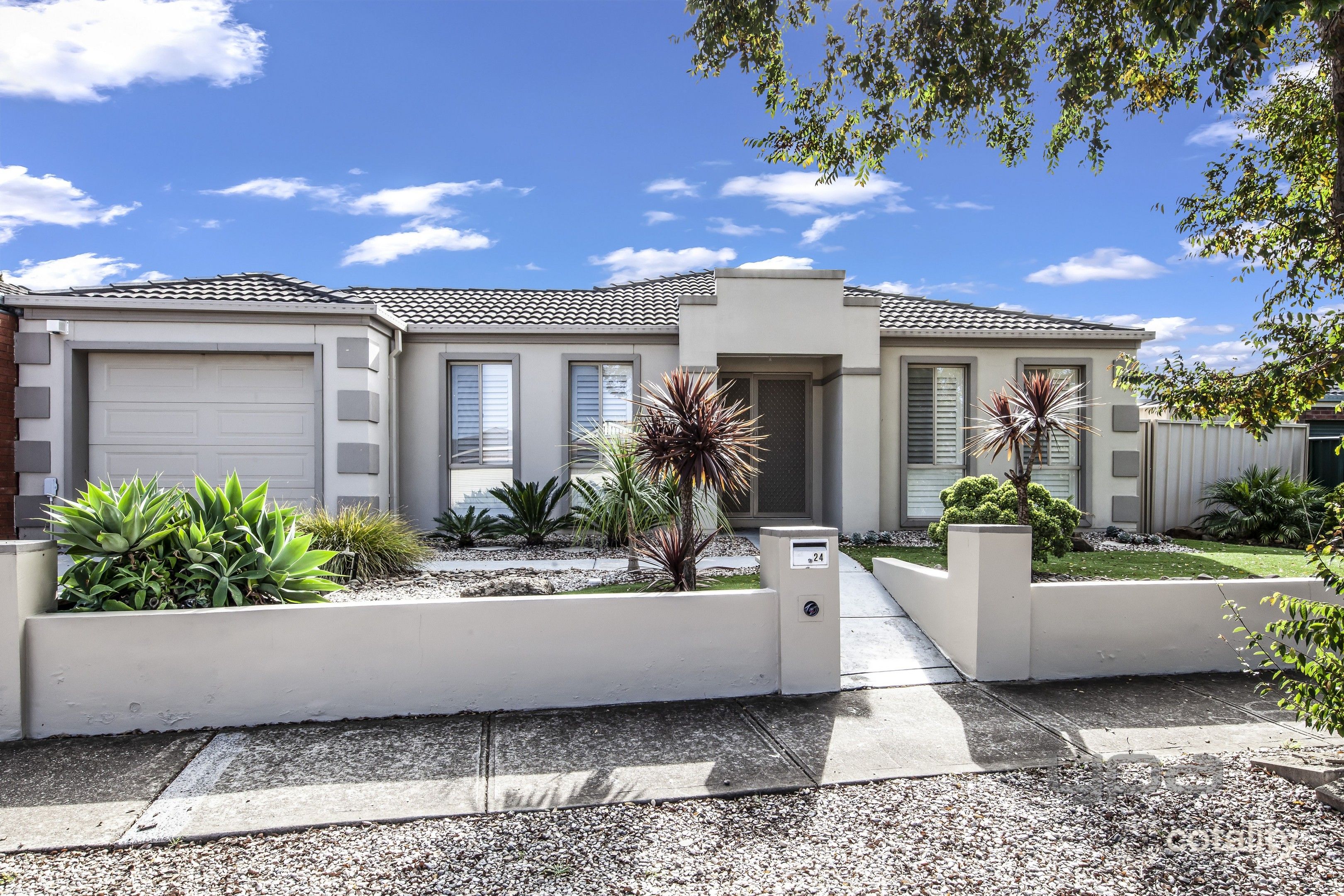 24 Strickland Cres, Burnside, VIC 3023