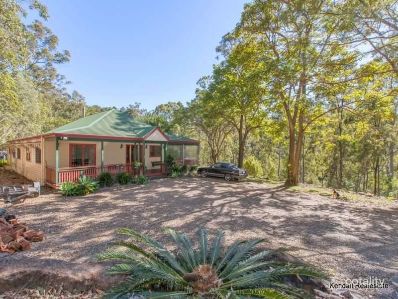 136 Henri Robert Dr, Clagiraba, QLD 4211