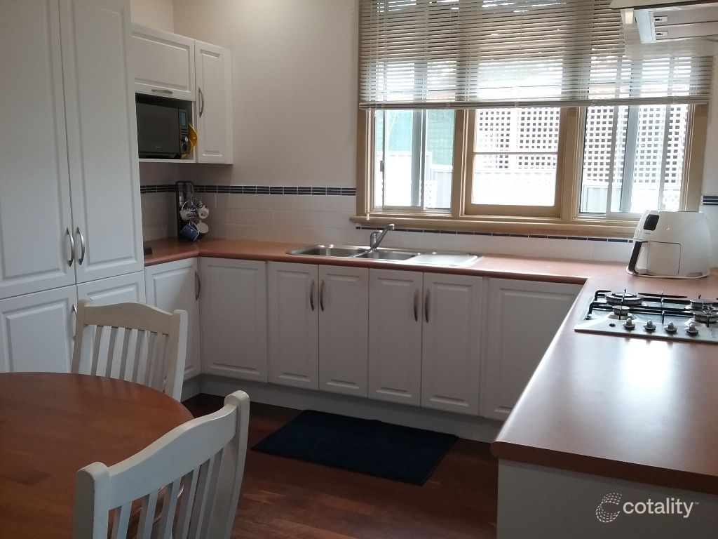 11 Hamersley St, Toodyay, WA 6566