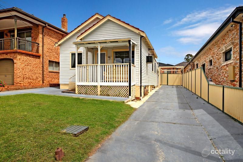 30 Mimosa Rd, Greenacre, NSW 2190