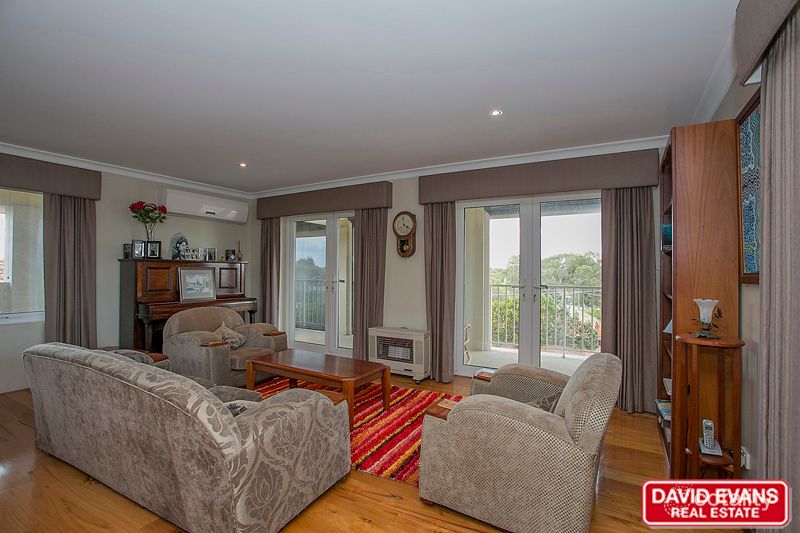 10 Solander Rd, Hillarys, WA 6025