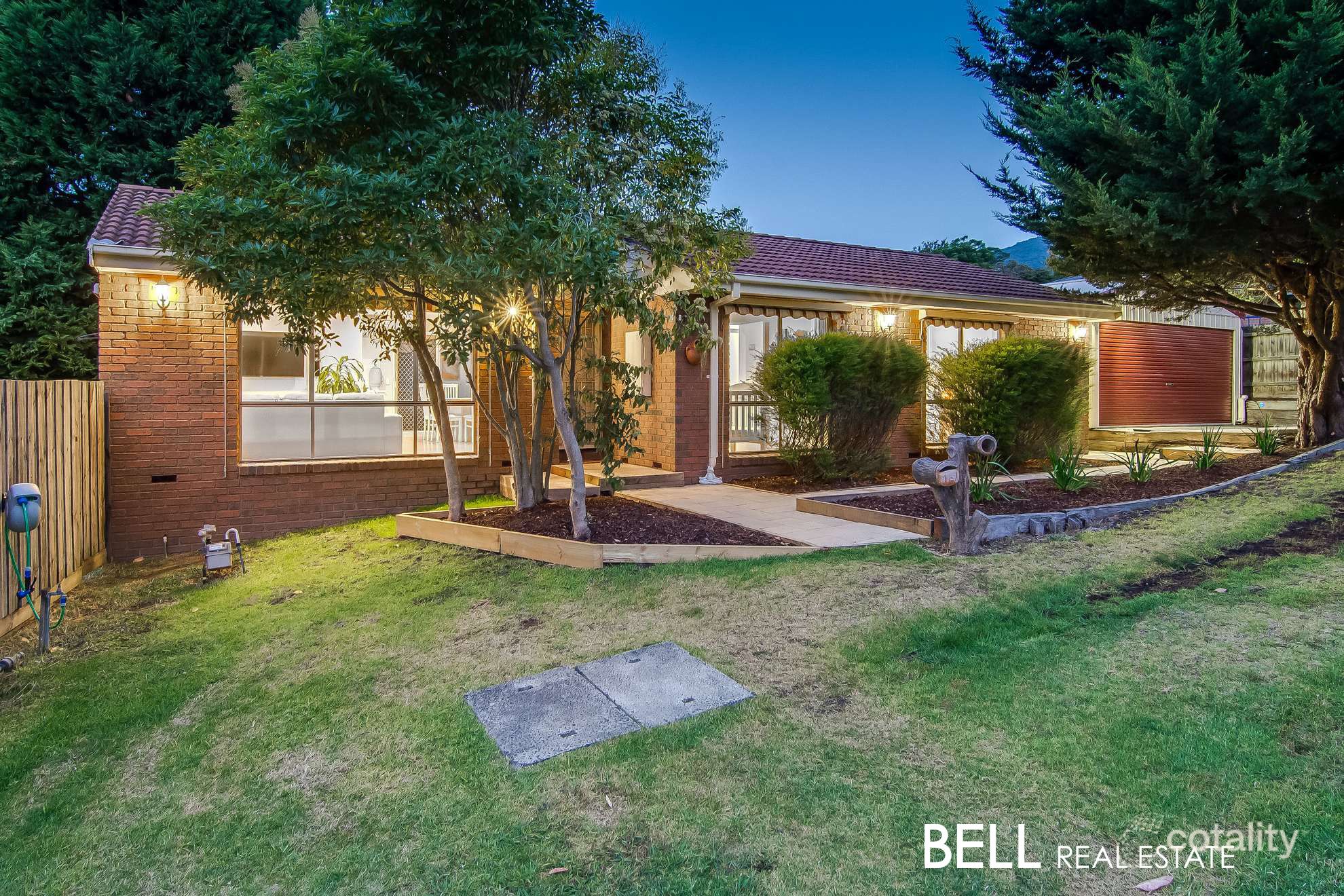 8 Woodridge Cl, Montrose, VIC 3765