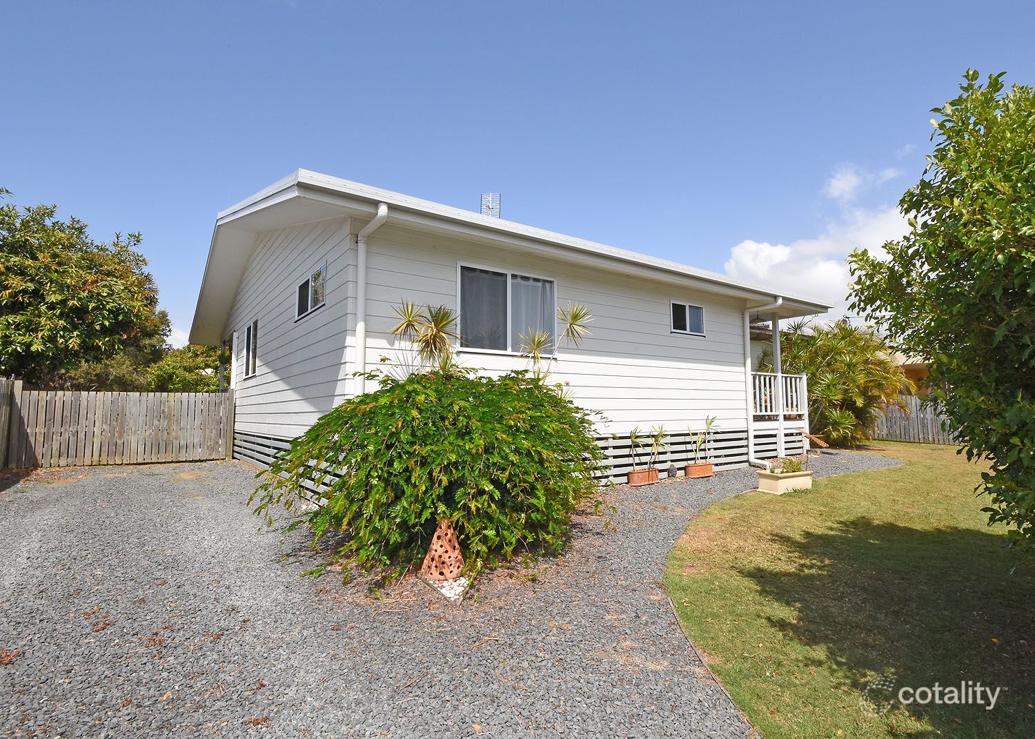 76 Hammond St, Urangan, QLD 4655