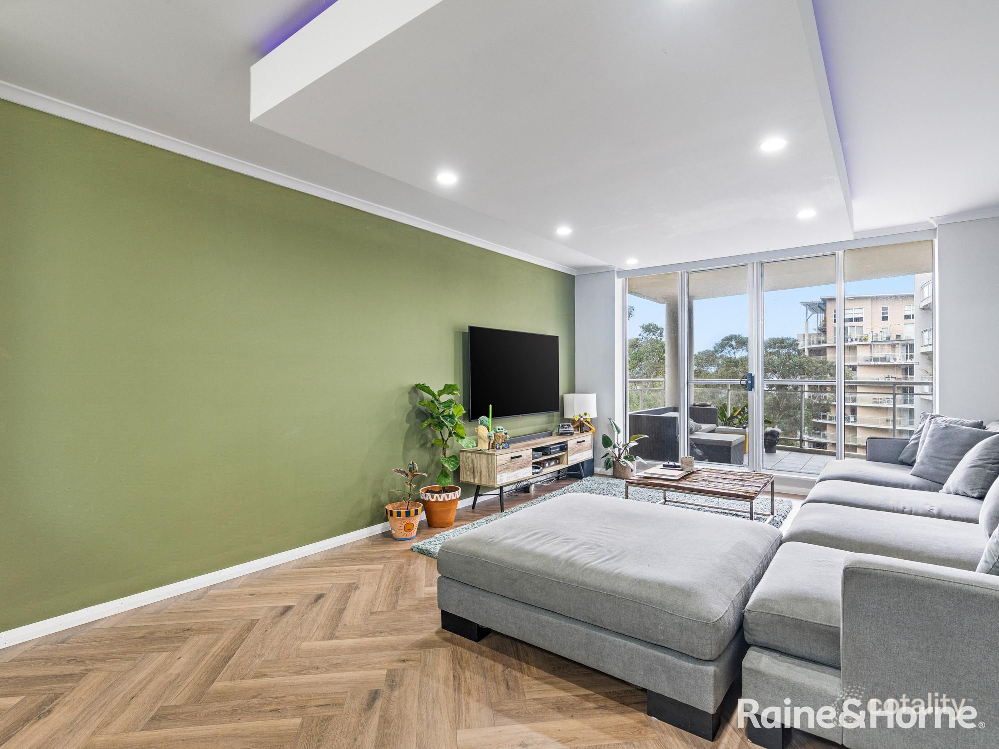 462/80 John Whiteway Dr, Gosford, NSW 2250