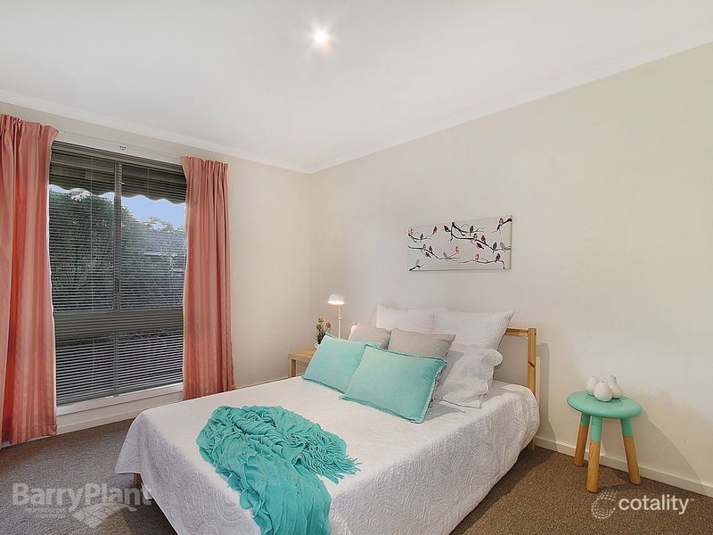 1 Chartwell Dr, Wantirna, VIC 3152