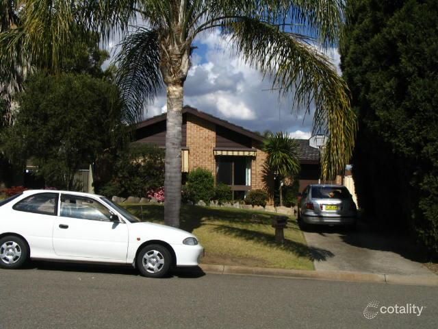 7 Ipel Cl, St Clair, NSW 2759