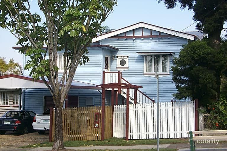 15 Holland Rd, Holland Park, QLD 4121