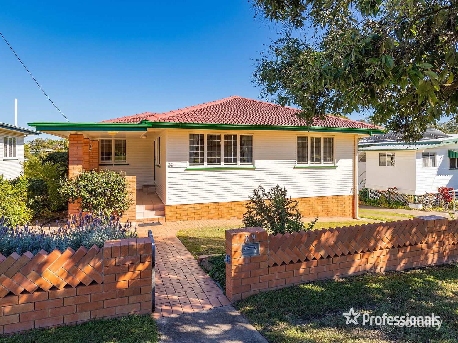 29 Yanderra Ave, Arana Hills, QLD 4054