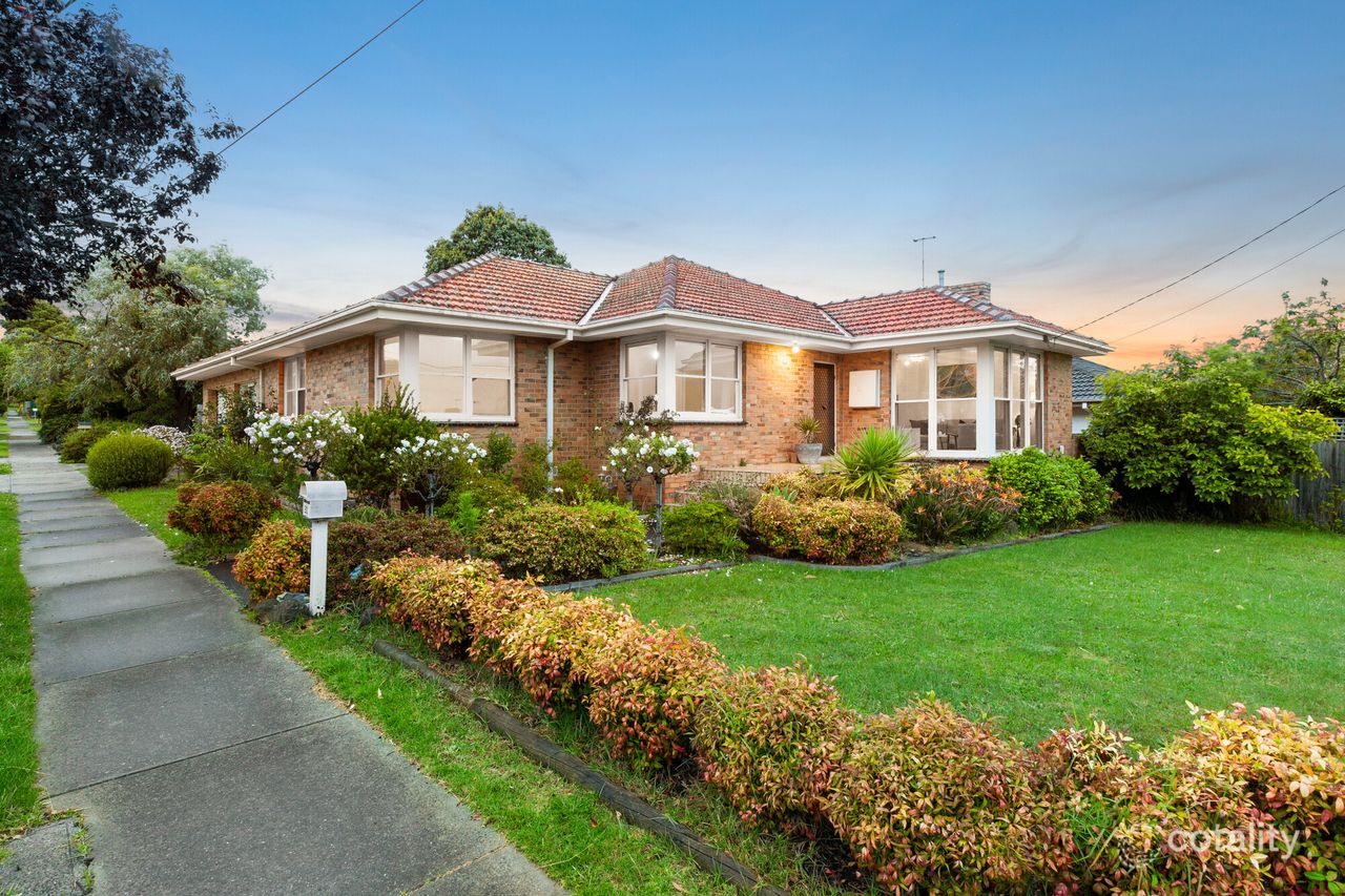 31 Robinlee Ave, Burwood East, VIC 3151
