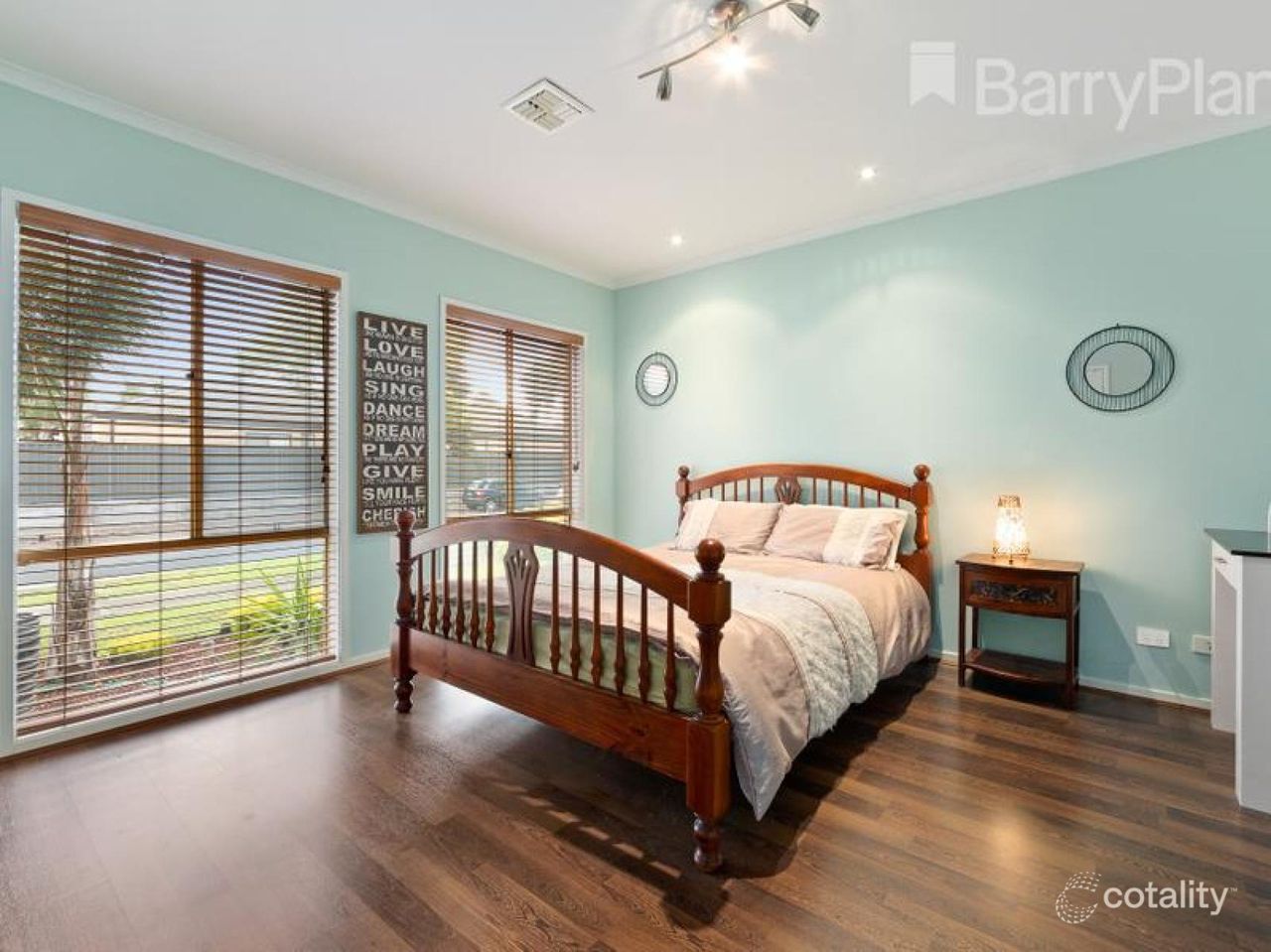 17 Omeo Tce, Manor Lakes, VIC 3024