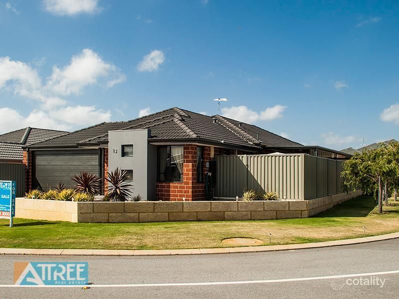 13 Blackfriars Mndr, Piara Waters, WA 6112